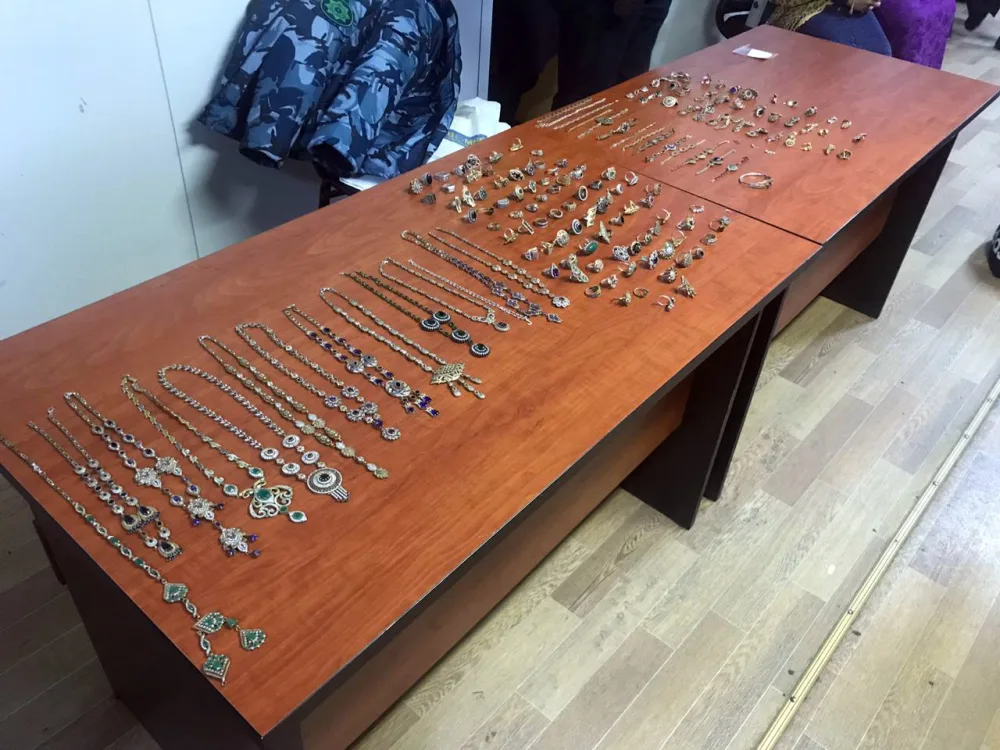 Ölkəyə gizli yolla 2 kiloqramdan artıq qızıl - KEÇİRMƏK İSTƏDİ - FOTO