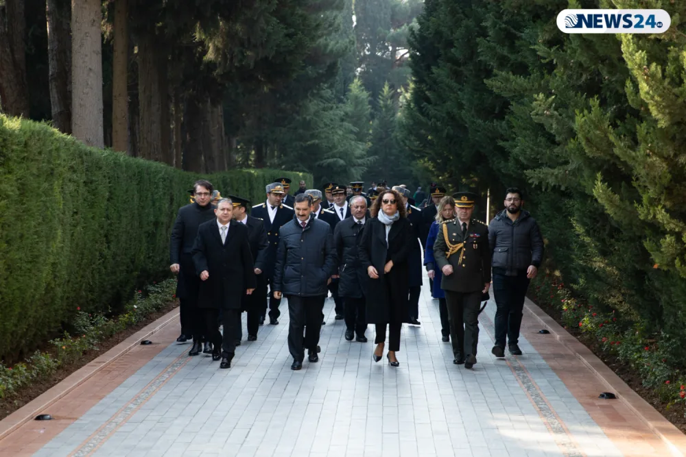Azərbaycan ictimaiyyəti ümummilli lider Heydər Əliyevin xatirəsini yad etdi – - FOTOLAR