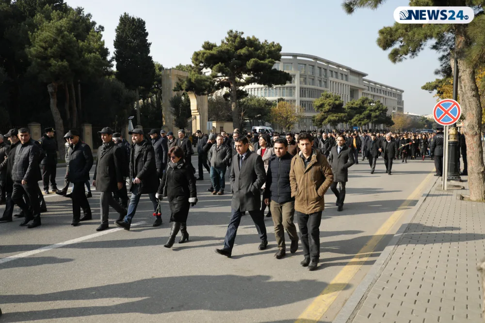 Azərbaycan ictimaiyyəti ümummilli lider Heydər Əliyevin xatirəsini yad etdi – - FOTOLAR