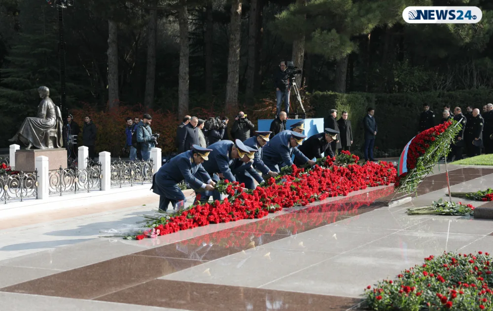 Azərbaycan ictimaiyyəti ümummilli lider Heydər Əliyevin xatirəsini yad etdi – - FOTOLAR