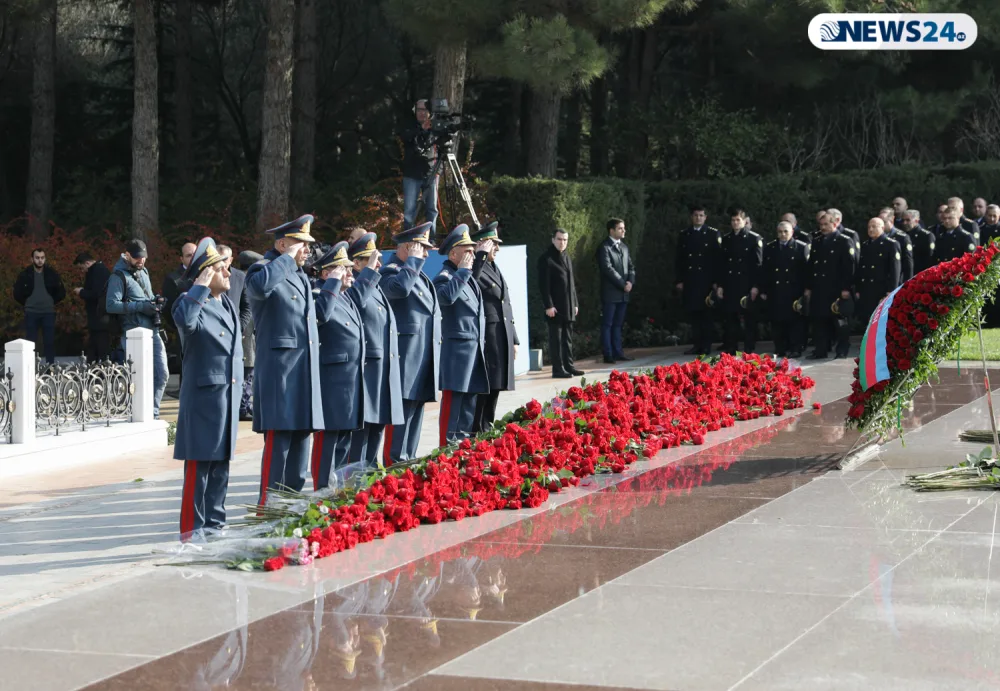 Azərbaycan ictimaiyyəti ümummilli lider Heydər Əliyevin xatirəsini yad etdi – - FOTOLAR