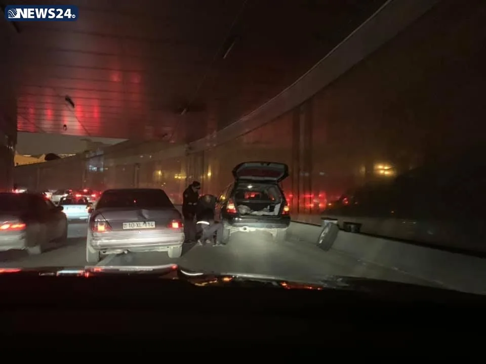 Bakıda yol polislərindən - NÜMUNƏVİ HƏRƏKƏT – FOTO