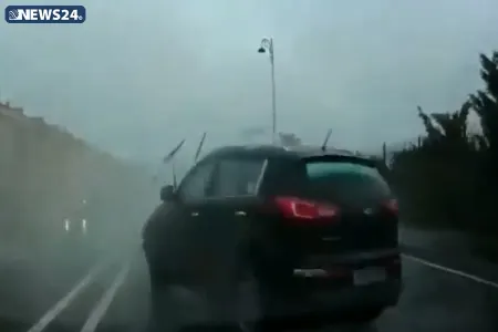Bakıda yağışlı havada sürətlə gedən avtomobilin törətdiyi - QORXUNC QƏZA -VİDEO