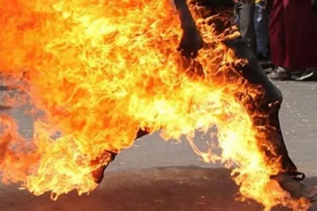 Bakıda qorxunc hadisə - Üstünə benzin töküb diri-diri yandırdı
