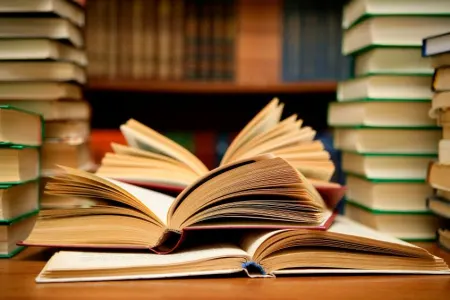 Kitabla dolu yük maşını Astaraya - YOLA DÜŞƏCƏK