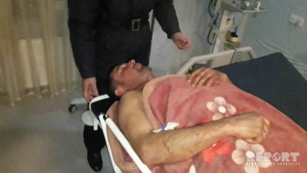 Bələdiyyə sədrinin oğulları kənd sakinini bıçaqladı