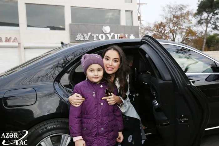 Leyla Əliyeva abadlaşdırılan növbəti həyətin açılışında - -FOTOLAR