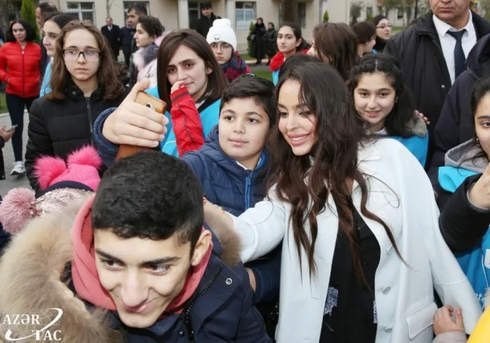 Leyla Əliyeva abadlaşdırılan növbəti həyətin açılışında - -FOTOLAR
