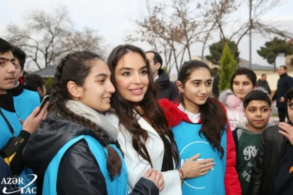 Leyla Əliyeva abadlaşdırılan növbəti həyətin açılışında - -FOTOLAR