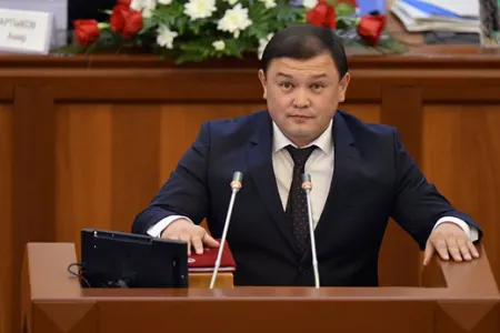 Qırğızıstan parlamentinin sədri Azərbaycana səfərə gəlib