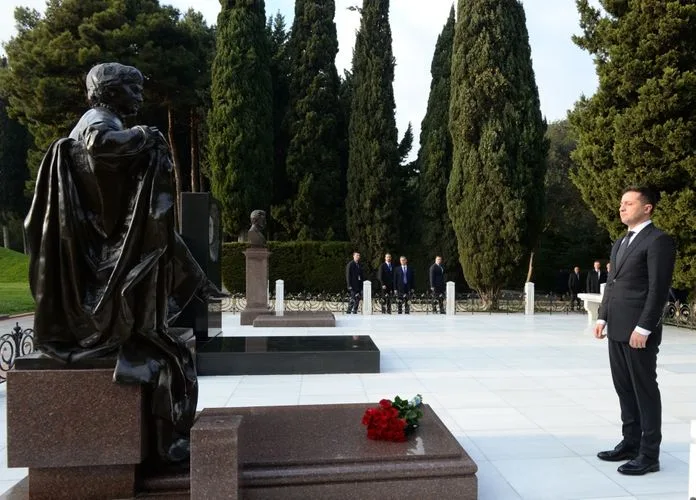 Vladimir Zelenski Heydər Əliyevin məzarını ziyarət edib - FOTO