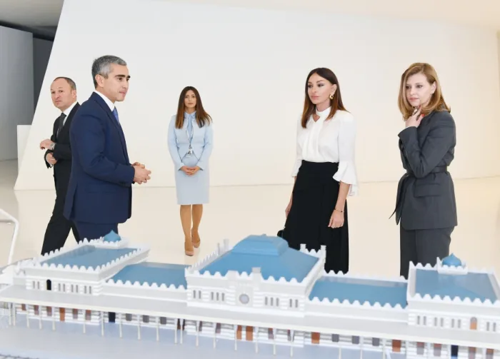 Ukraynanın birinci xanımı Heydər Əliyev Mərkəzində - FOTOLAR