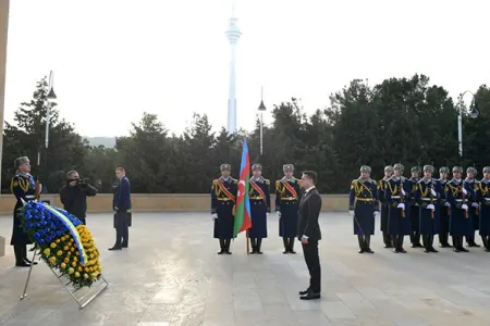 Zelenski Şəhidlər xiyabanını ziyarət etdi