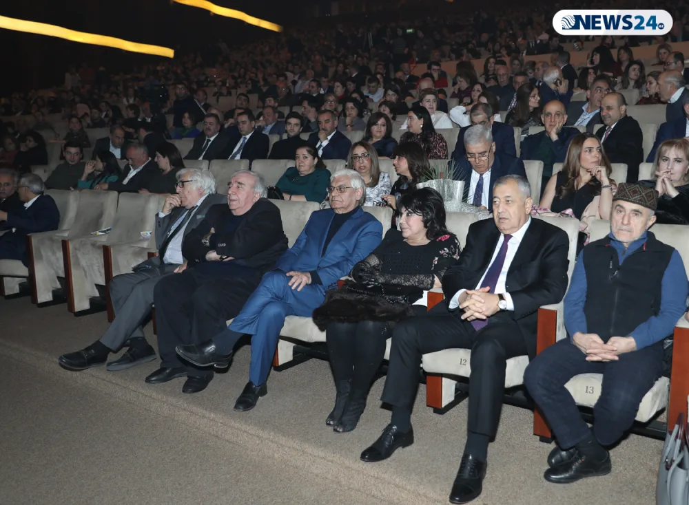 "Sözün düzü, elə şeirlərimə mahnılar yazılıb ki..." - RAMİZ RÖVŞƏN - FOTOLAR - VİDEO