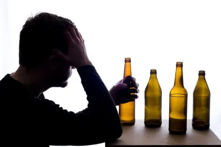 "Alkoqol qəbul edənlərin 27 faizi şəhərdə, 28 faizi isə kənd yerlərində yaşayır" - Səhiyyə Nazirliyi