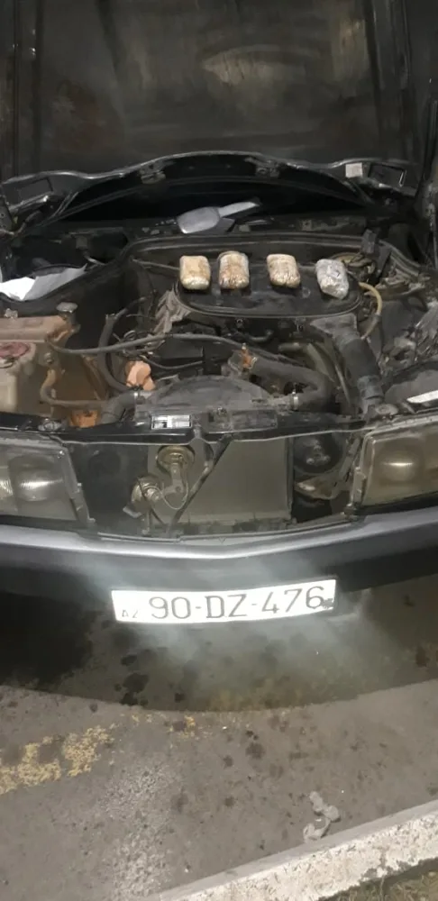 Avtomobilin mühərrikxanasında 2 kq heroin - AŞKARLANDI - FOTO