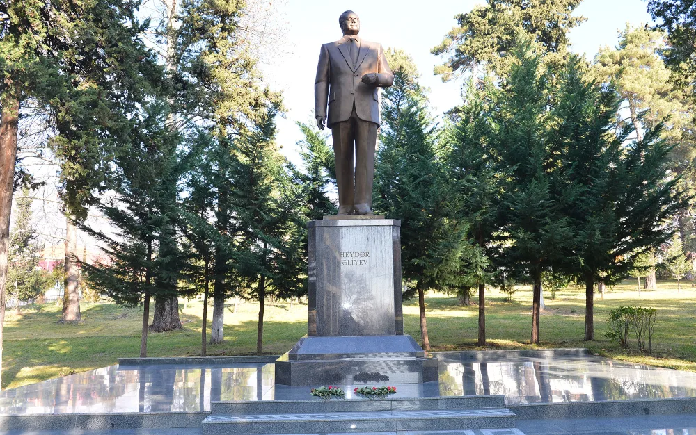 Ceyhun Bayramov Padar kənd tam orta məktəbində - FOTOLAR