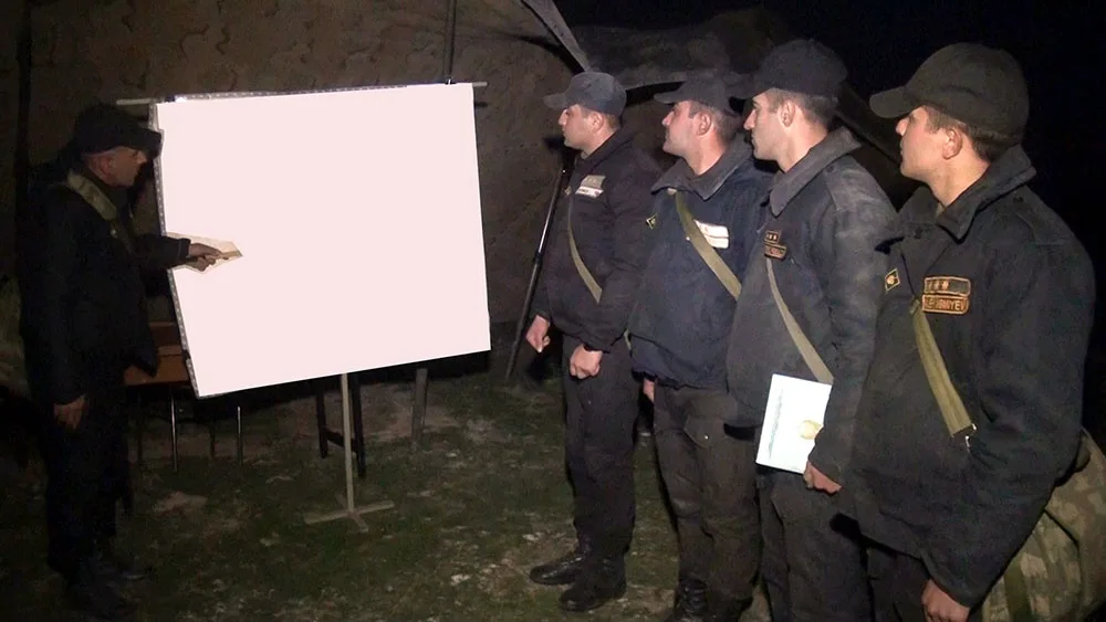 Azərbaycan hərbçiləri gecə təlimi zamanı döyüş atışlarını icra ediblər - FOTO