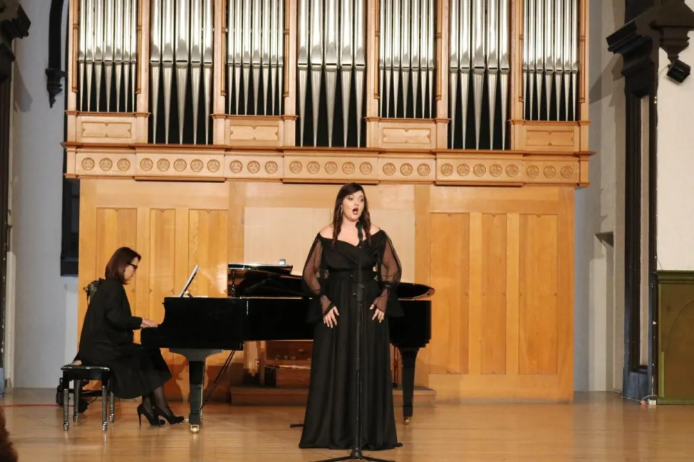 Fidan və Xuraman Qasımovalar vokal sənətinin sirlərini tələbələrlə bölüşdülər - FOTOLAR