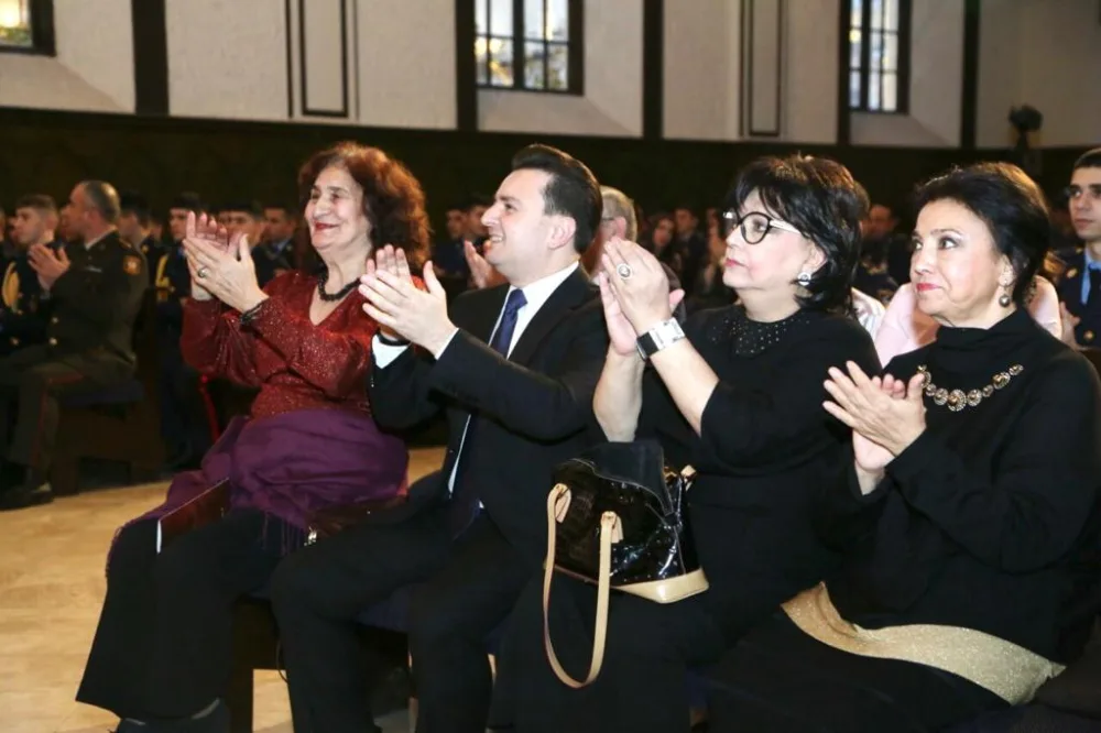 Fidan və Xuraman Qasımovalar vokal sənətinin sirlərini tələbələrlə bölüşdülər - FOTOLAR