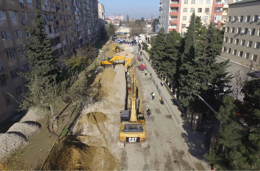 Bakıda bu ərazisində yeni su xətti çəkilir - FOTOLAR