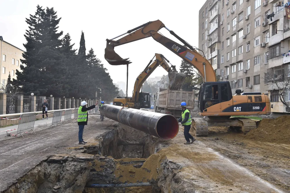 Bakıda bu ərazisində yeni su xətti çəkilir - FOTOLAR
