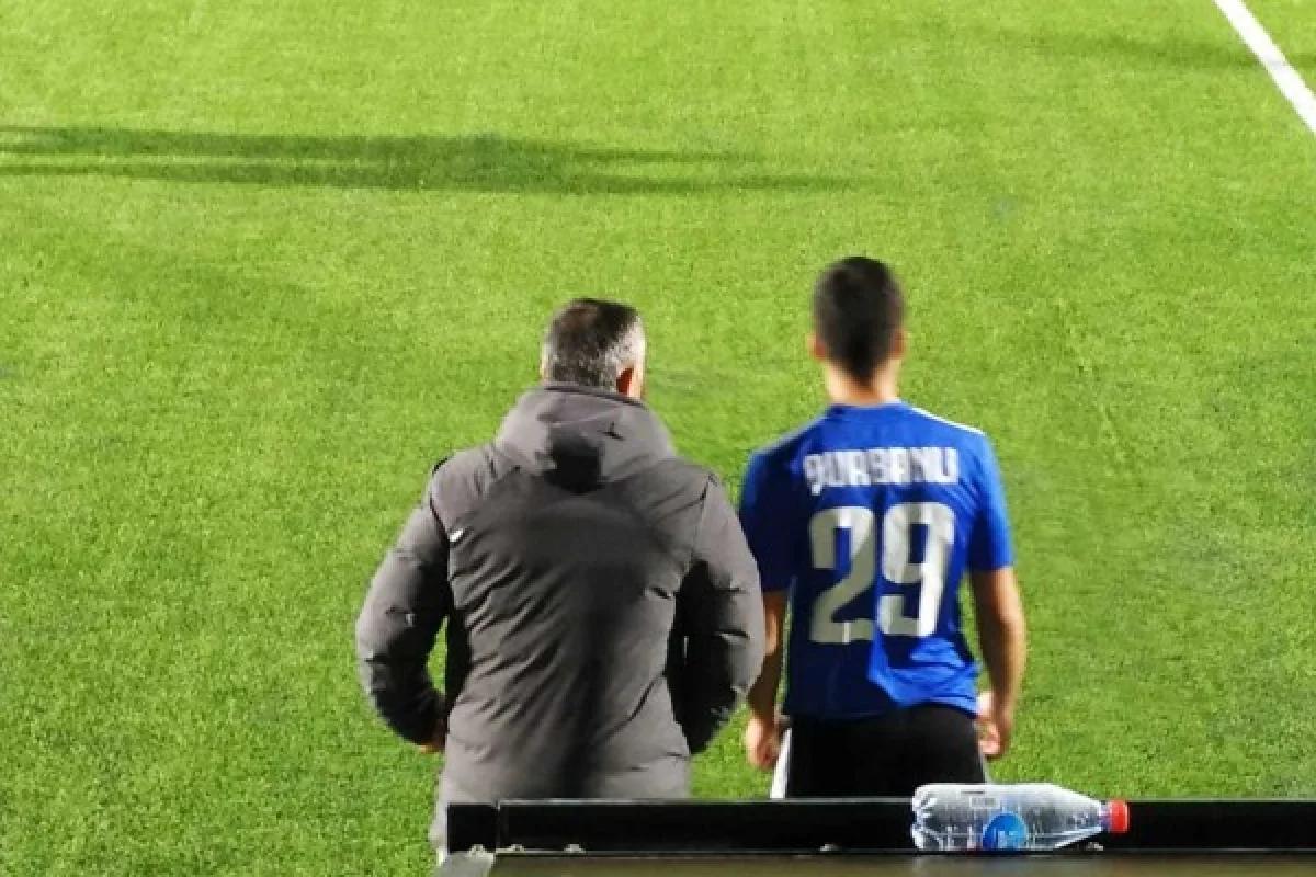 Qurban Qurbanov oğlunu oyuna çıxartdı - qalib gəldi