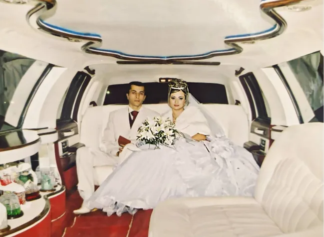 Tanınmış aparıcı "Limuzin"də - GƏLİN KÖÇDÜ - FOTO