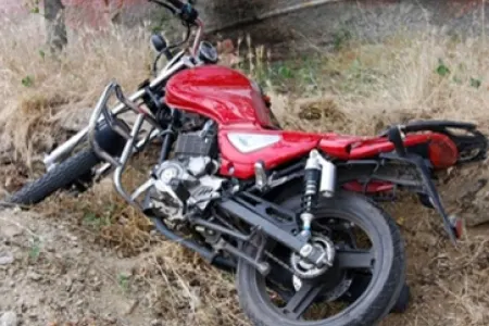 Bakıda avtomobil motosikletlə toqquşdu, sürücünün - BOYNU QIRILDI