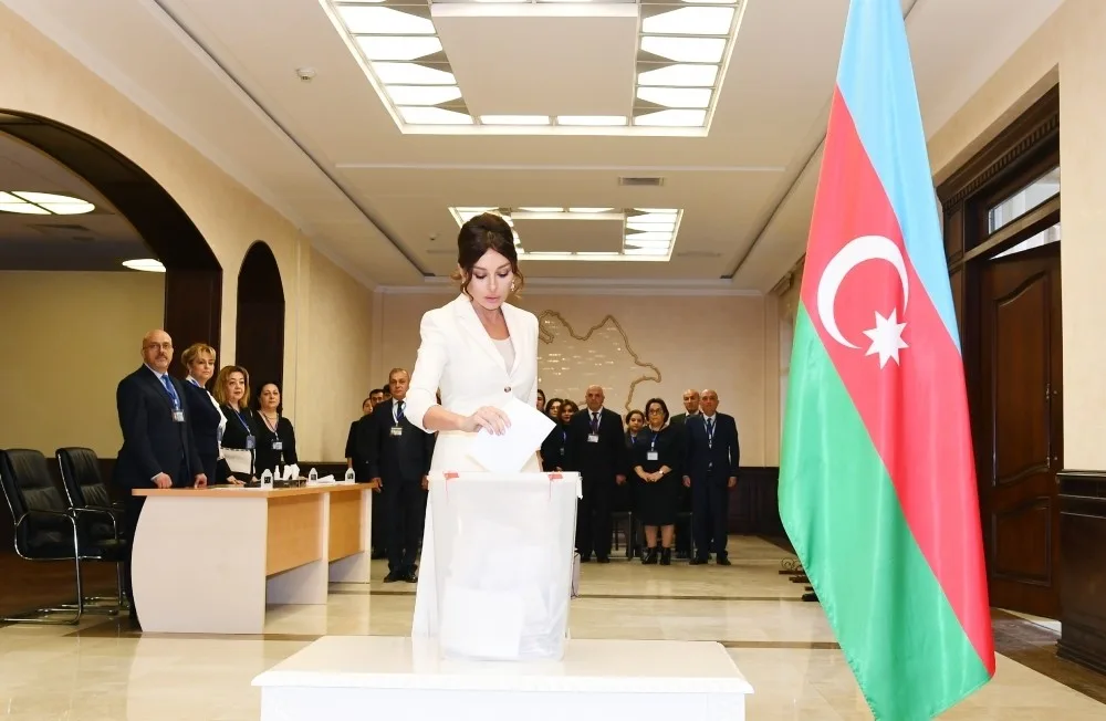 Prezident və ailə üzvləri SƏS VERDİ - FOTO - VİDEO -YENİLƏNDİ
