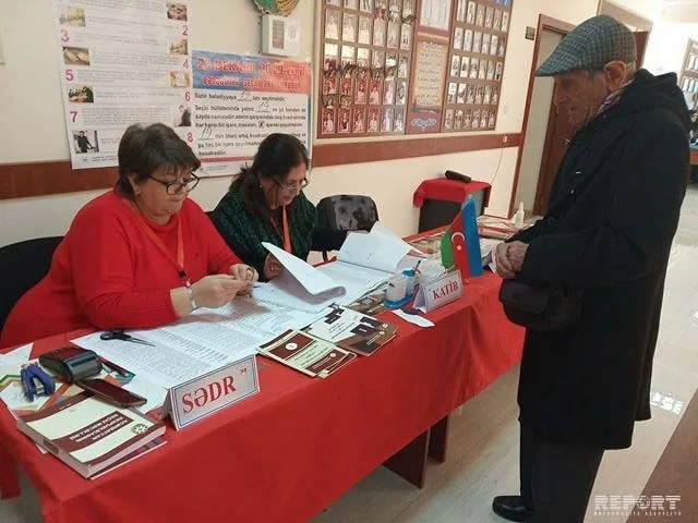 Bakıda 93 yaşlı kişi - SƏS VERDİ - FOTO