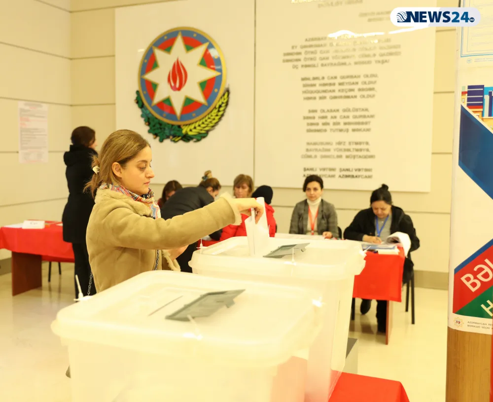 Səsverməyə gül-çiçəklə gələn seçici: - “Seçki mənim üçün bayramdır” - VİDEOREPORTAJ - FOTOLAR