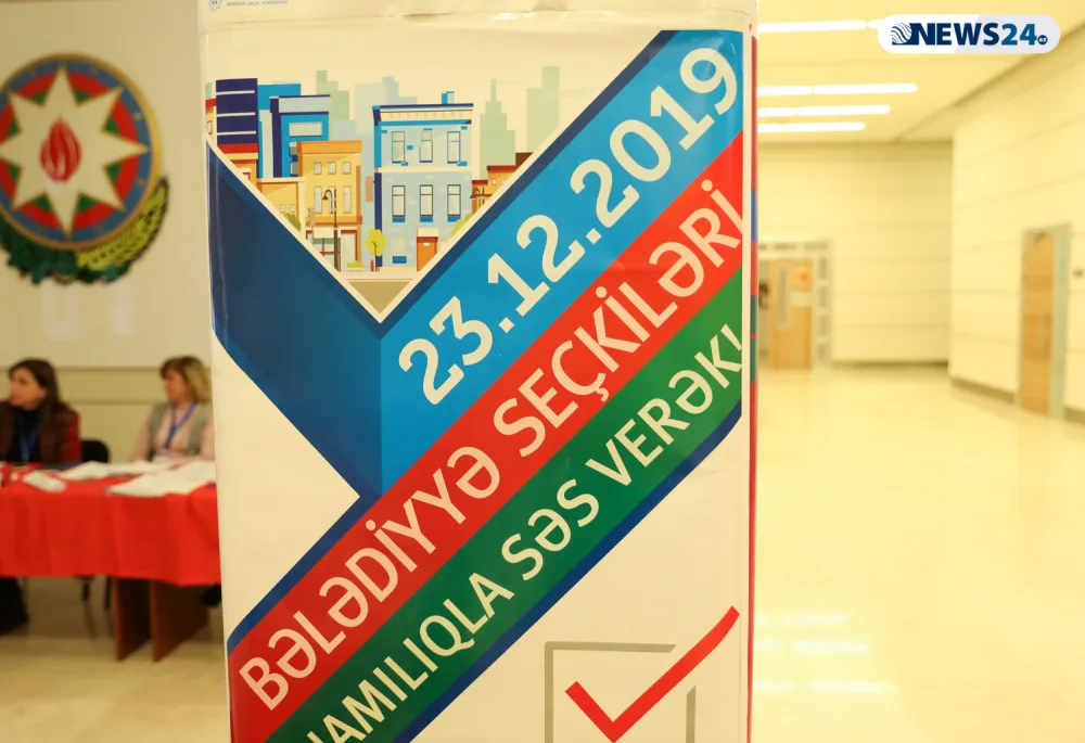 Səsverməyə gül-çiçəklə gələn seçici: - “Seçki mənim üçün bayramdır” - VİDEOREPORTAJ - FOTOLAR