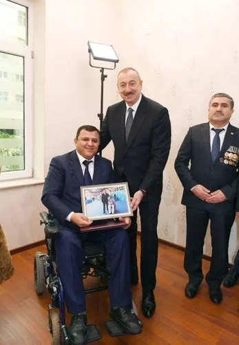 Prezident Qarabağ müharibəsi əlillərinə mənzil və avtomobillər - TƏQDİM ETDİ