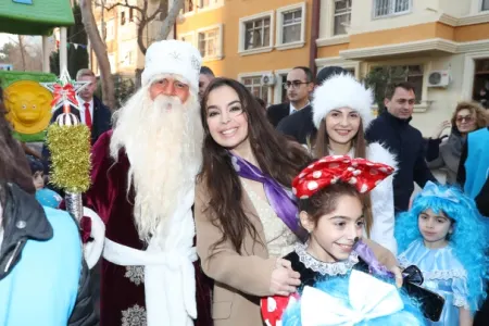 Leyla Əliyeva “Bizim həyət” layihəsi çərçivəsində abadlaşdırılan növbəti həyətin açılışında iştirak edib