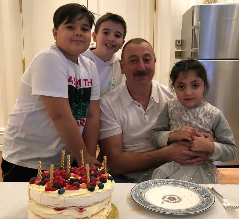 Prezident doğum gününü nəvələri ilə birlikdə keçirdi - -FOTOLAR