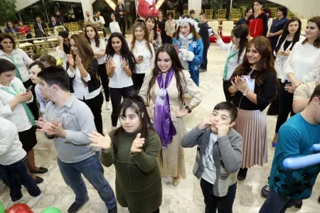 Leyla Əliyeva daun sindromlu uşaqlar üçün təşkil olunan şənlikdə - -FOTOLAR