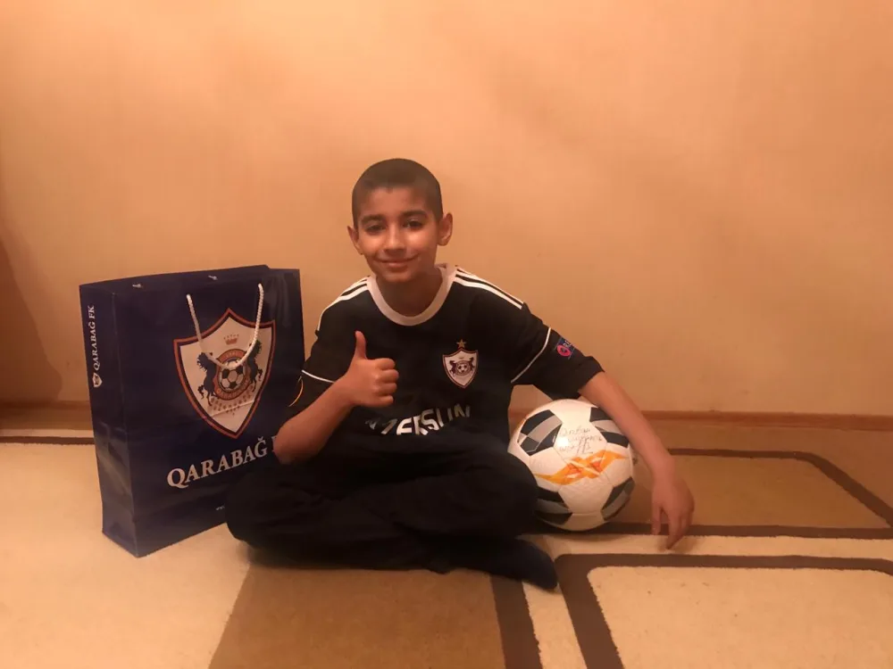 Qurban Qurbanov balaca fanatına - BÖYÜK SÜRPRİZ ETDİ - FOTOLAR - VİDEO