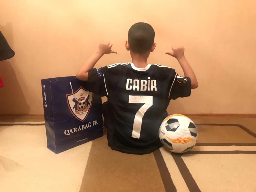 Qurban Qurbanov balaca fanatına - BÖYÜK SÜRPRİZ ETDİ - FOTOLAR - VİDEO