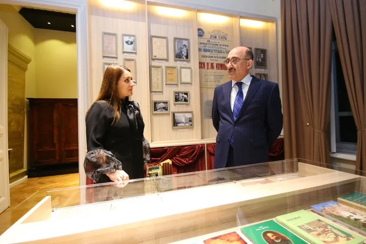 Əbülfəs Qarayev Cəlil Məmmədquluzadənin - EV MUZEYİNDƏ - FOTO