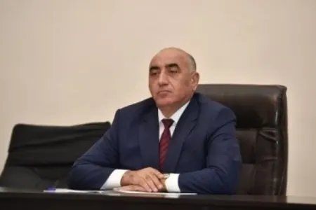 Həbs olunan icra başçılarından maaş kartları geri alındı