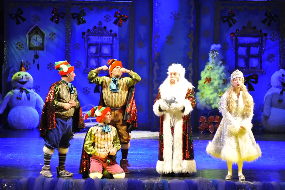 Milli Dram Teatrında Yeni il şənlikləri - TƏŞKİL OLUNACAQ - FOTO