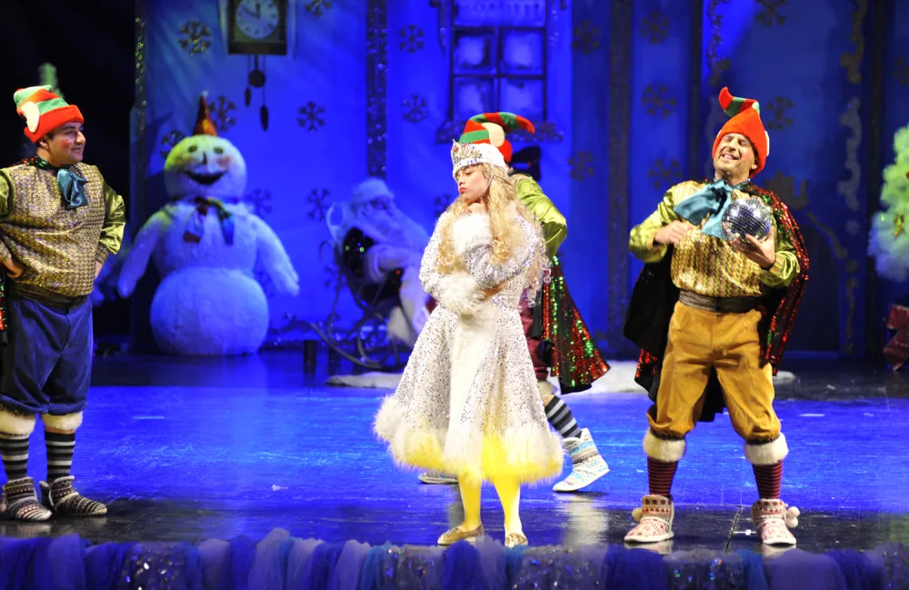 Milli Dram Teatrında Yeni il şənlikləri - TƏŞKİL OLUNACAQ - FOTO