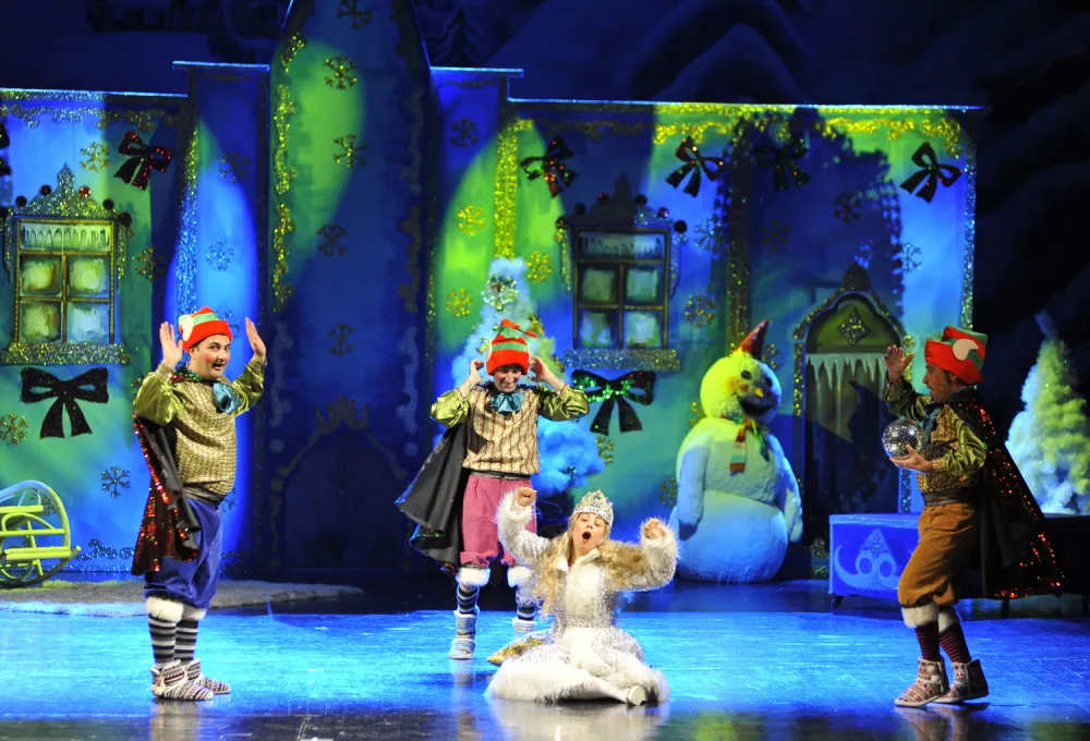 Milli Dram Teatrında Yeni il şənlikləri - TƏŞKİL OLUNACAQ - FOTO