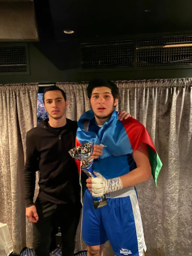 Kembricdə təhisl alan azərbaycanlı boks yarışlarında çempionluğa - YÜKSƏLDİ - FOTOLAR