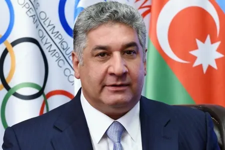 "Bayrağımız gün ərzində azı 2 dəfə dalğalanıb" - Azad Rəhimov