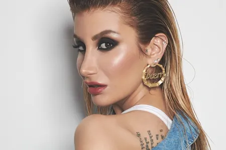 İrem Derici Azərbaycan kişilərinə səsləndi: - "GƏLİN..." - VİDEO