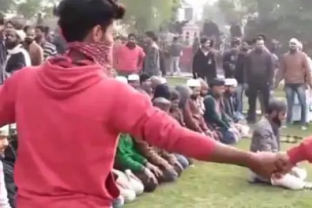 Namaz qılan müsəlmanlara hücum edildi: 25 nəfər öldürüldü - ŞOK VİDEO