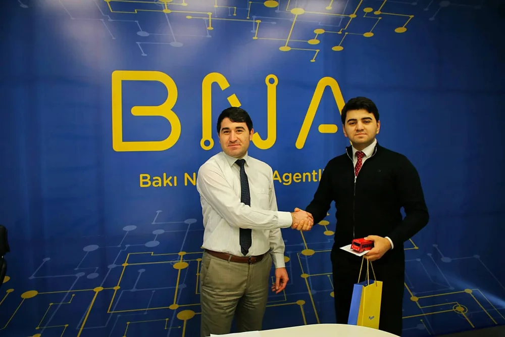 Siqaret çəkən sürücüləri şikayət edən sərnişinlər - MÜKAFATLANDIRILDI - FOTO