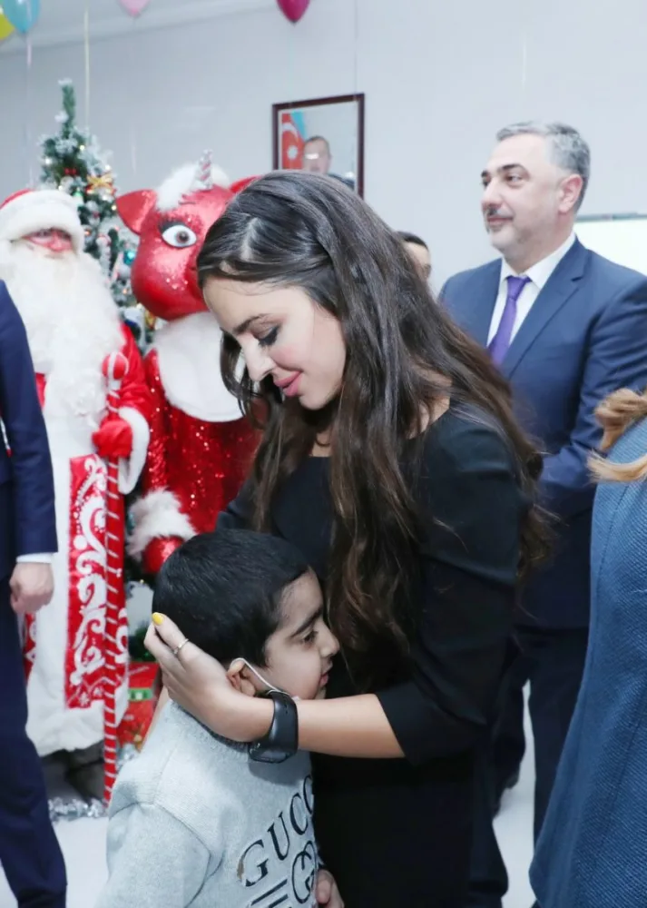Leyla Əliyeva uşaqları sevindirdi - -FOTOLAR